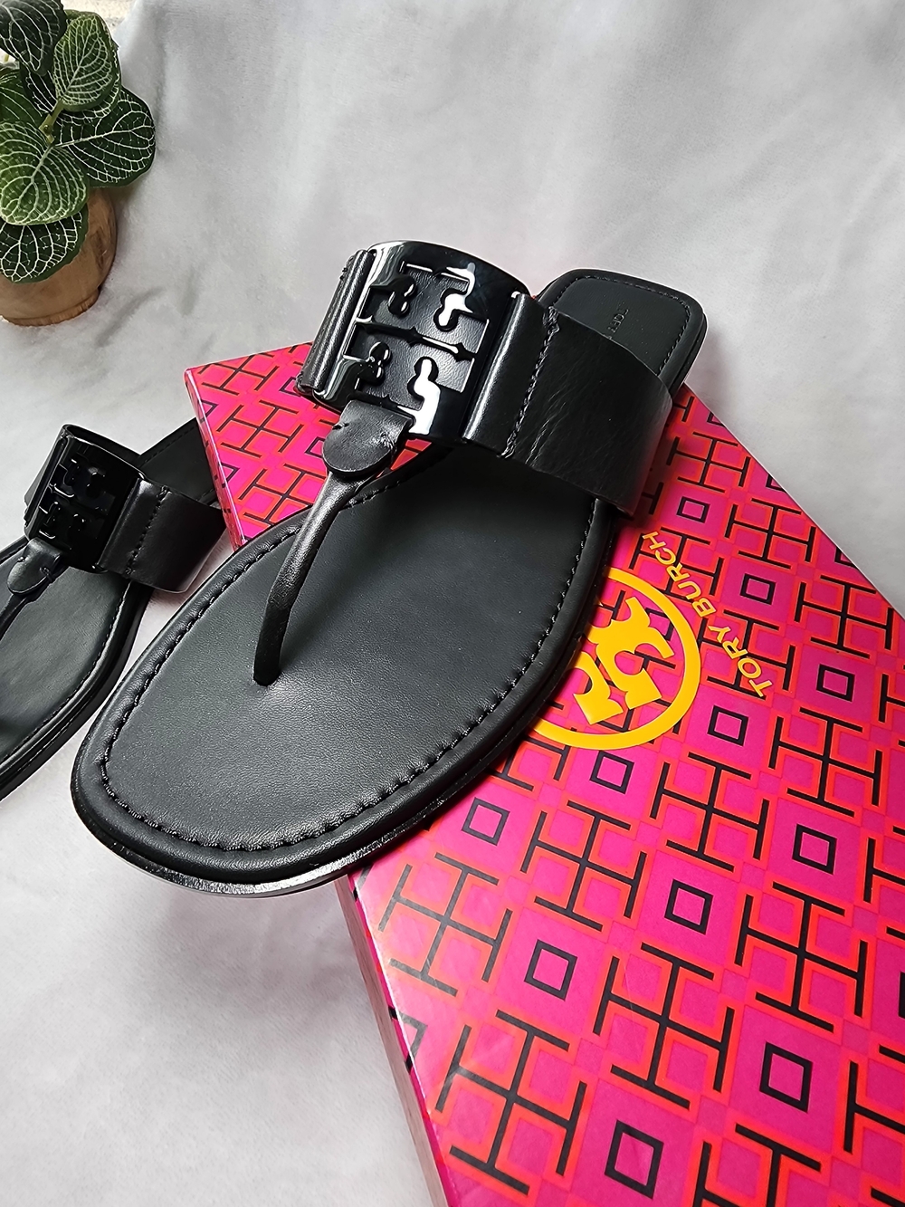 Tory Burch Black Miller Patent Thong Sandals - Picture 3 of 8